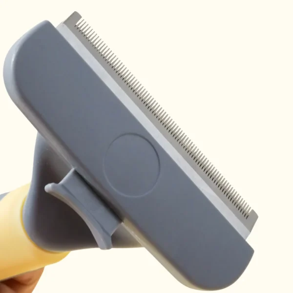 10006 Close-up of stainless steel teeth on deshedding comb for cats with thick fur