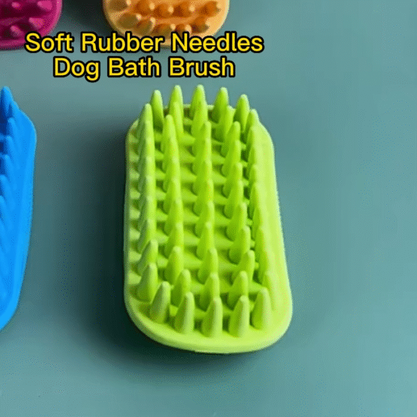 10001 Rubber grooming brush massaging pet skin and removing loose fur during bath