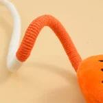 10008 Self-play cat toy with plush top and rope for chewing and tugging