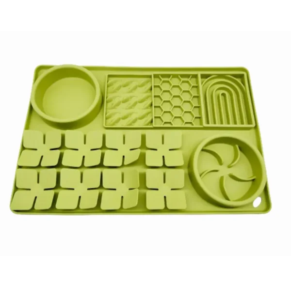 f484c87c487d44cee27d830052e0a121 Olive green silicone lick mat for dogs and cats, non slip slow feeder