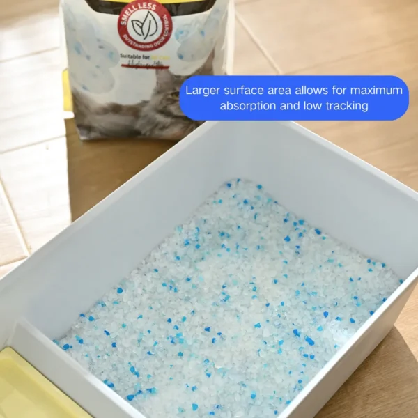 10004 Silica gel crystal cat litter granules showing fast absorption and low tracking texture